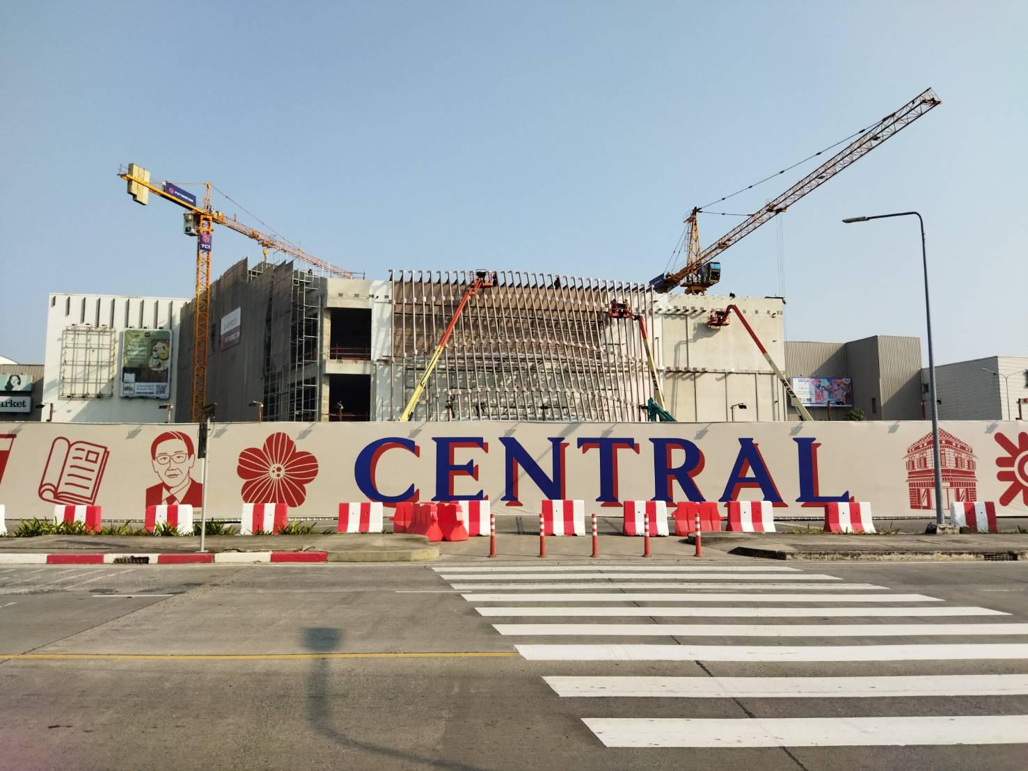 Central Department Store Extension at Megabangna makes progress.